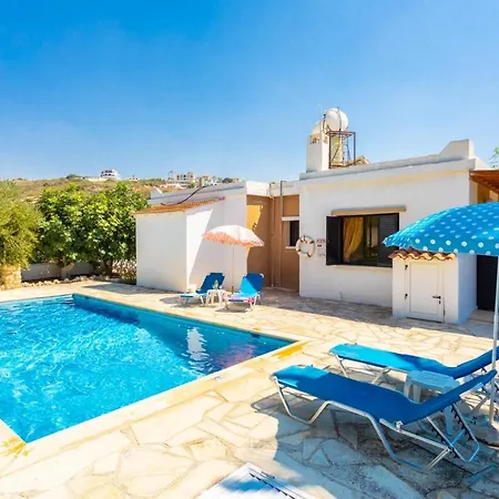 Lela Tria Villa Maa