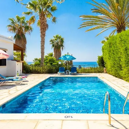 Lela Tria Villa Maa