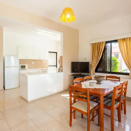 Lela Tria Villa