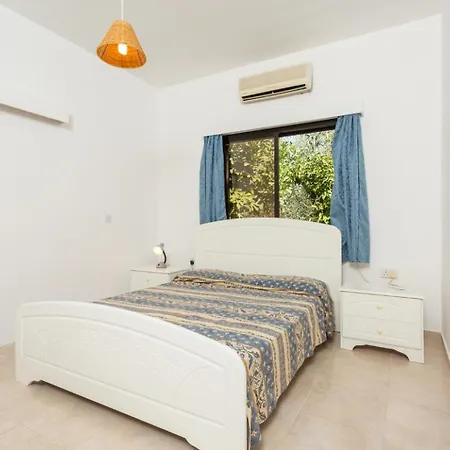Villa Lela Tria *