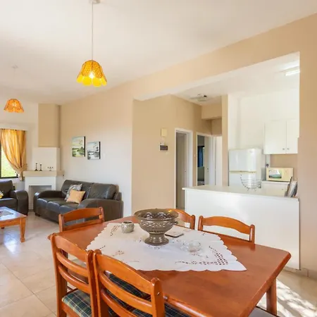 Lela Tria Villa *