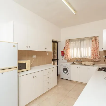 Lela Tria Villa *