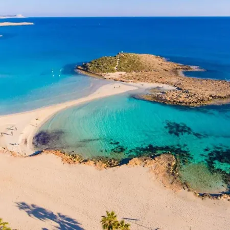 Lela Tria Villa Maa
