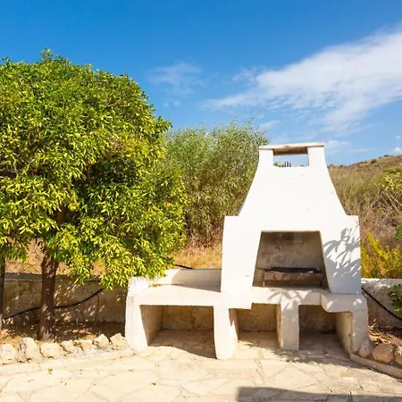 Lela Tria Villa