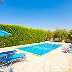 Lela Tria * Paphos