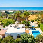 Villa Lela Tria *