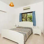 Villa Lela Tria *