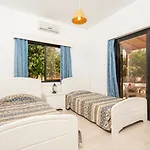 Lela Tria * Paphos